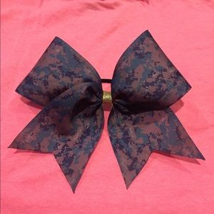 Jumbo Camouflage Bow